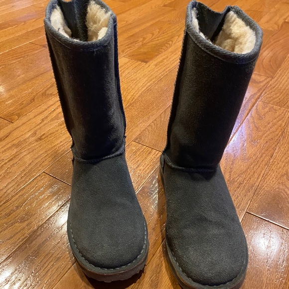 Size 7 EMU Sheepskin boots - Picture 2 of 4